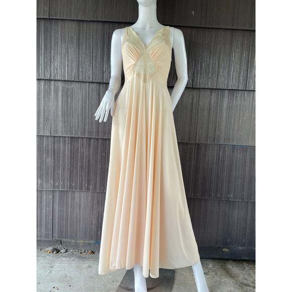 🔥VTG Olga Bodysilk Peach Full Sweep Nightgown  Sweetheart lace Sheer Romantic - Picture 2 of 14